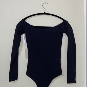 aritzia babaton long sleeve contour bodysuit